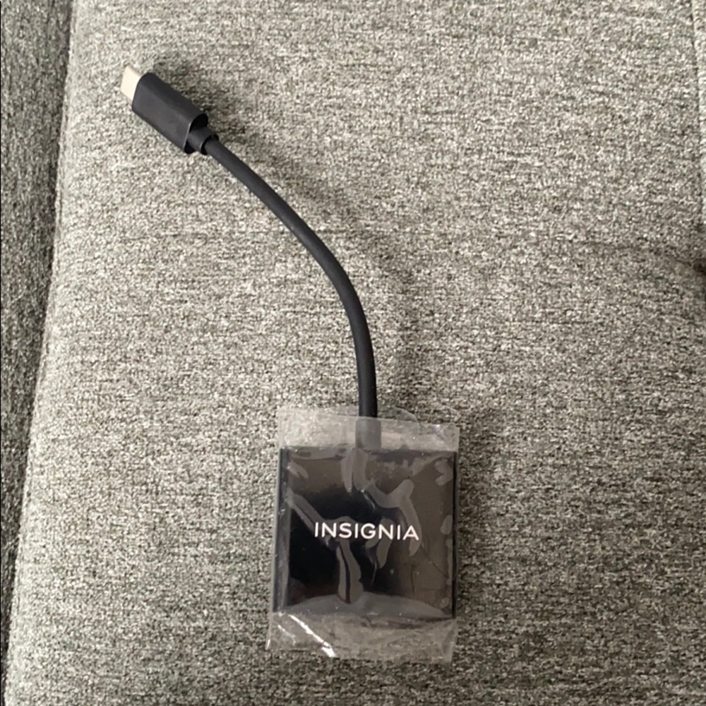 Insignia USB-C to SD & microSD Adapter